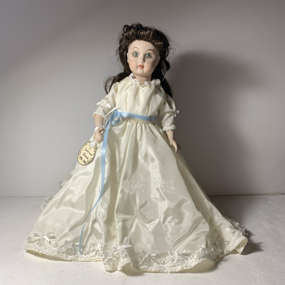 Vintage reproduction Steiner Emma 15" Excellent condition Doll Bride Porcelain